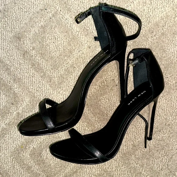 Sleek Blk Sandal - 8UK/42 EU (fits like US10) - Picture 2 of 6